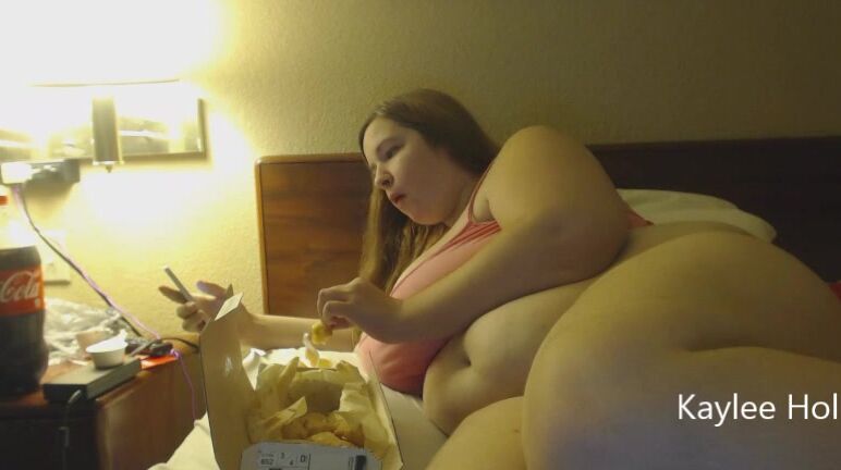 Kaylee Holly Fat Lazy Cunt Eating Pizza