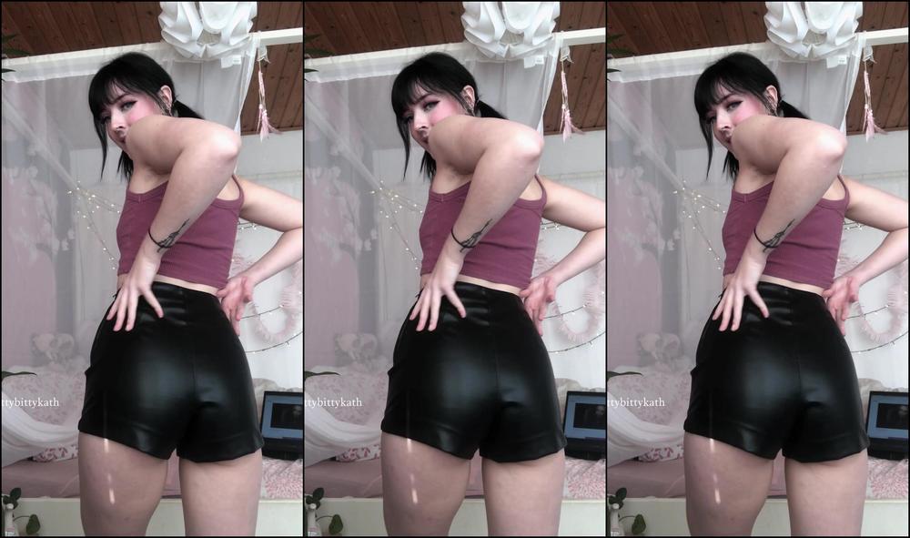 feyafern cute petite striptease manyvids