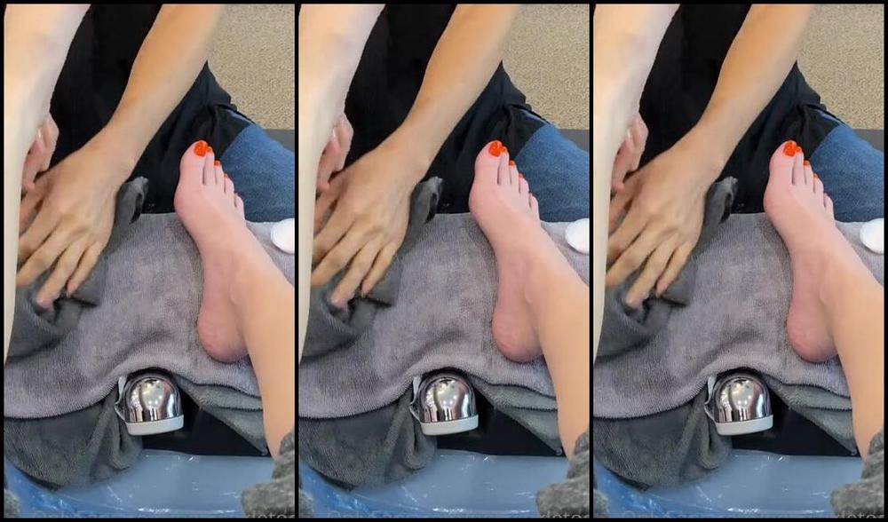 Waifu Jess Nicknamed Waifufeetmilkog Onlyfans Salon Day 13