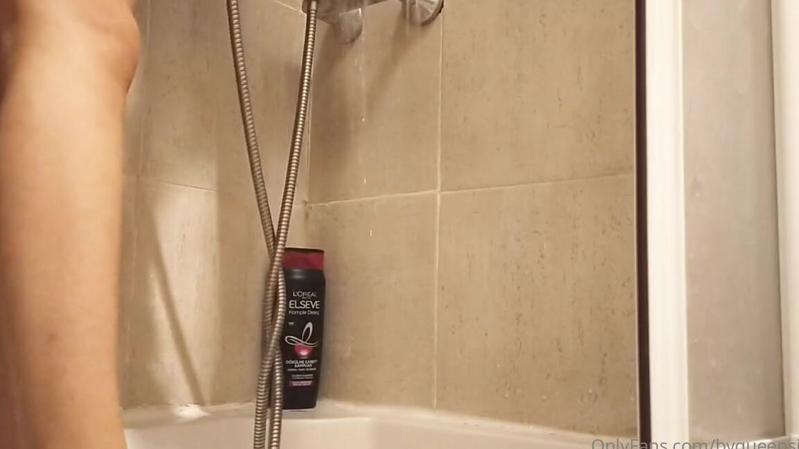 Queen Sinem Aka Byqueensinem Onlyfans Dutan Ktktan Sonra Ayamda Kalan Su Damlalarn Dilinle Temizleyeceksinp