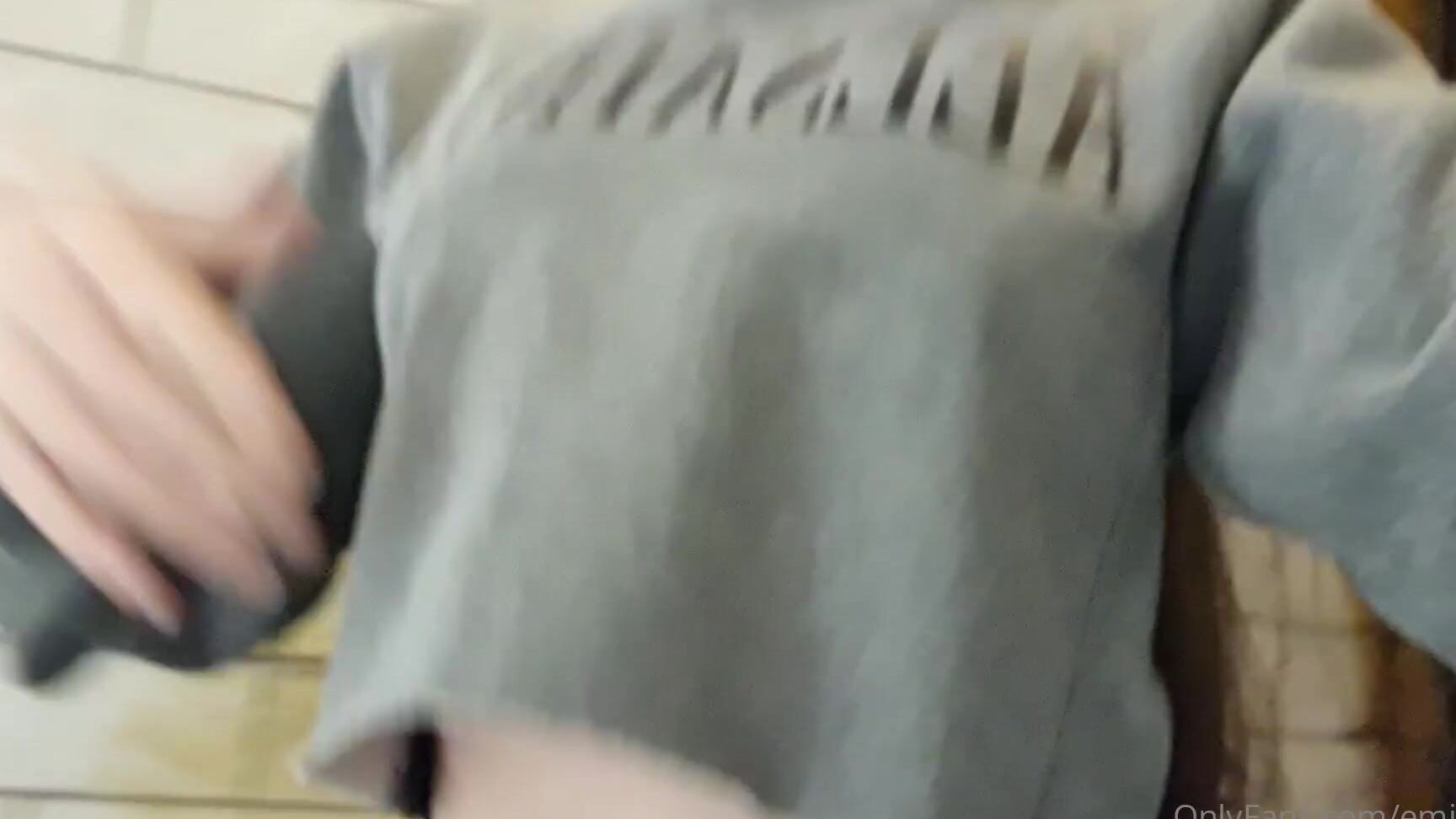 emilyhill-25-11-2021-2284403757-lil-vid-from-the-changing-rooms