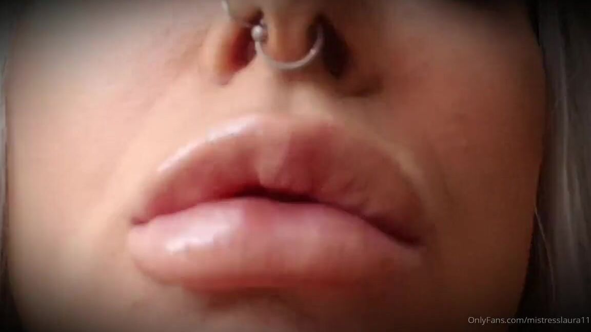 Miss Laura Nicknamed Mistresslaura11 Onlyfans Full 5 Min Clip Your Stunning Goddess Has Just Stepped Out Of The Shower