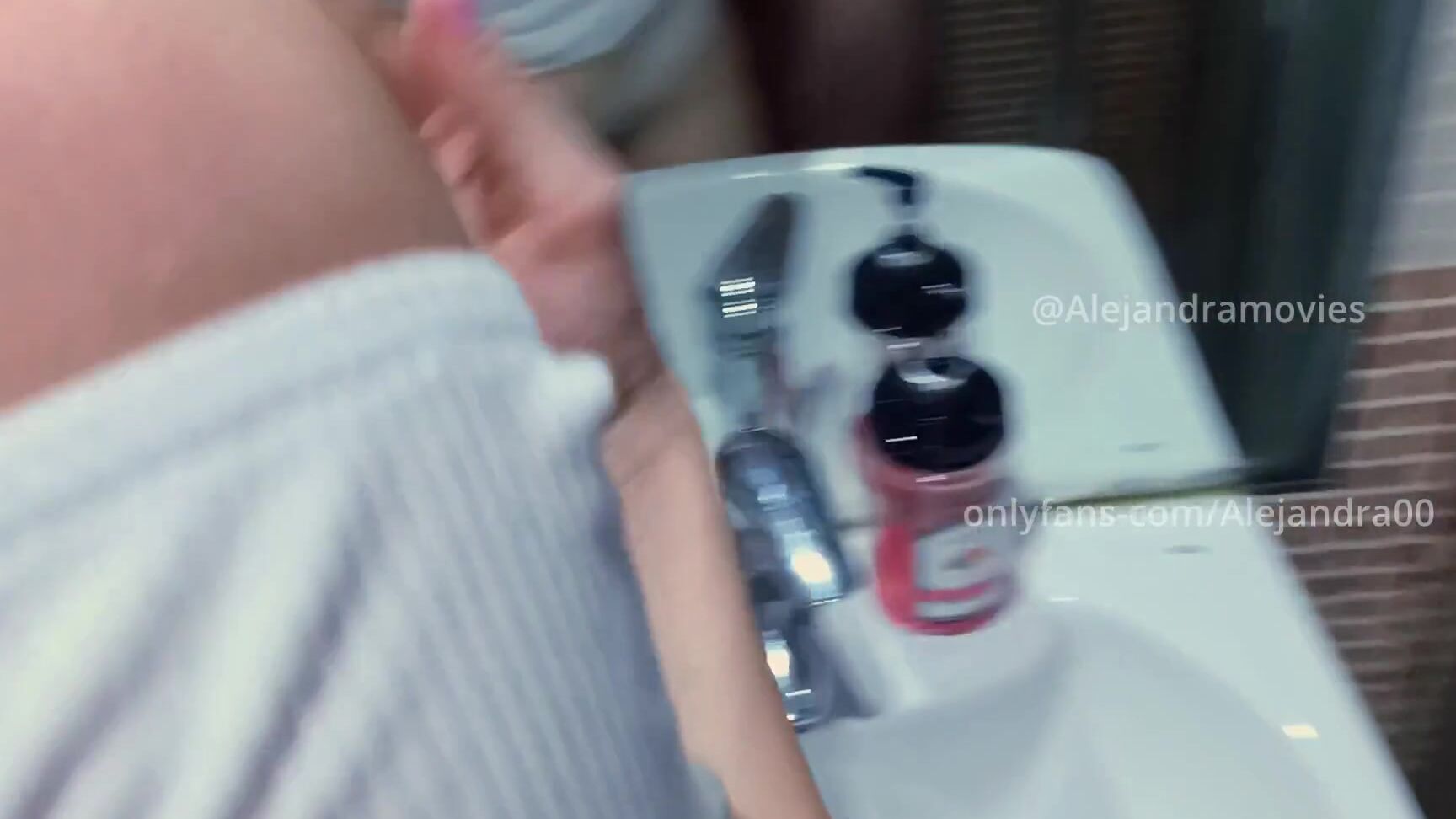 I Have Sex In The Bathroom With My Friend S Boyfriend