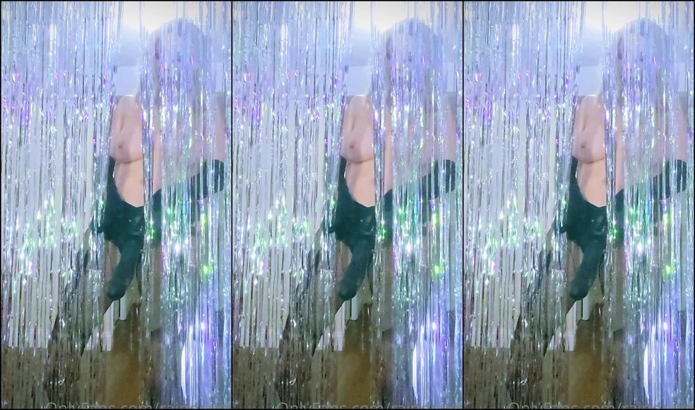 Raindegrey 2208920986 09 01 2021 Custom Request Right To The Face Open Wide I Have A Gift For You