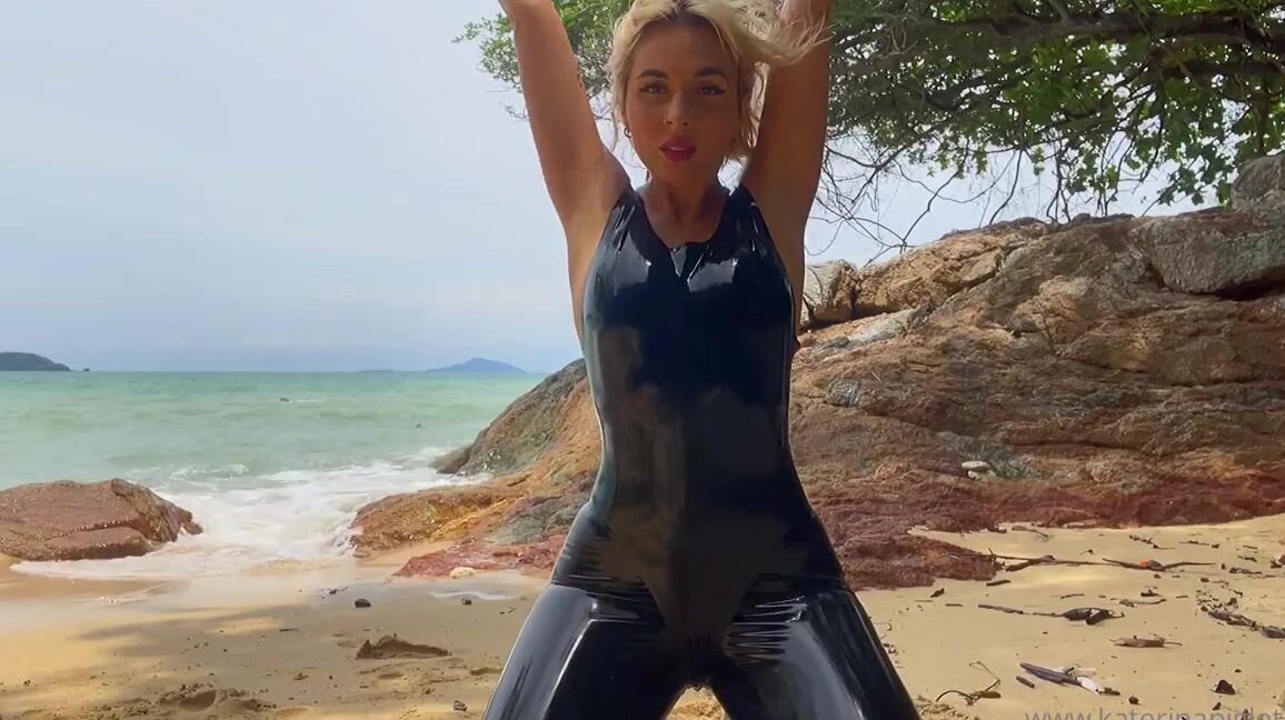 Katerina Piglet Nicknamed Katerinapiglet Femdom 05 08 2022 Onlyfans Video On The Beach Absolutely Alone
