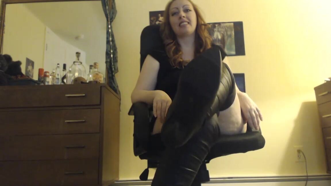 Josie Girl Cuckold Shines Boots