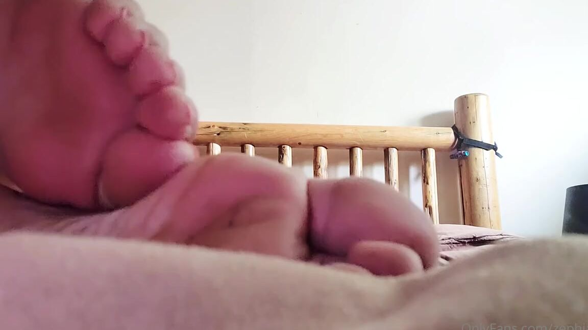 Worldgoddess Onlyfans Have You Been Sniffing My Dirty Feet All Night Omg What A Pathetic Loser I Havent Washed Them