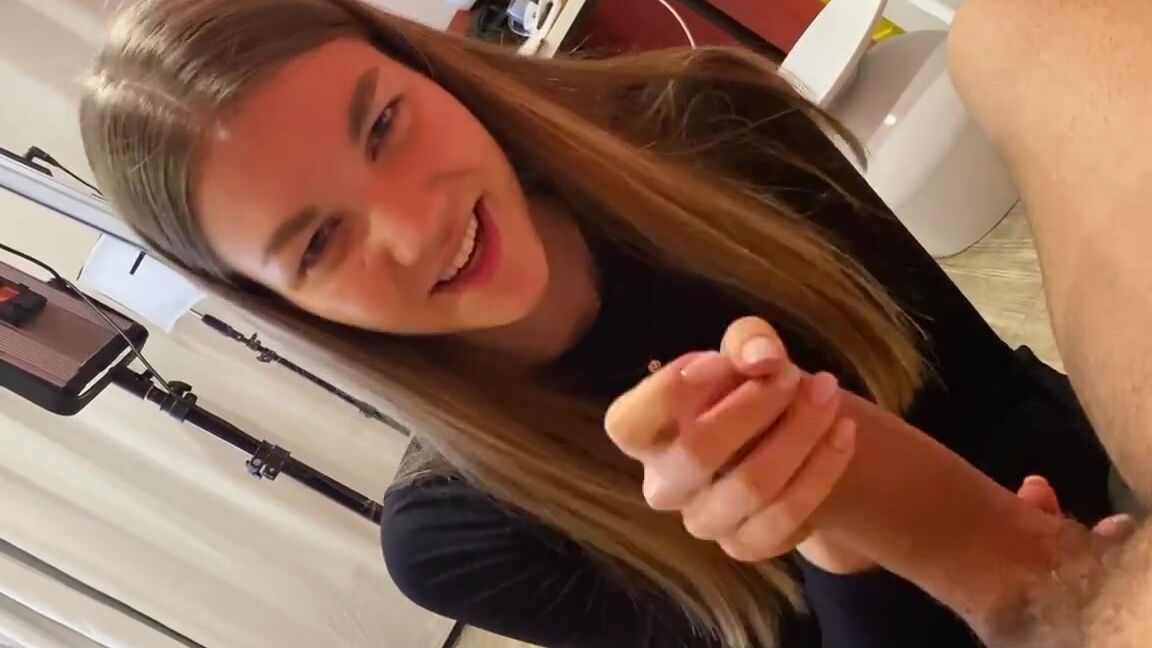 Clarke Amanda handjob between shooting Pornhub