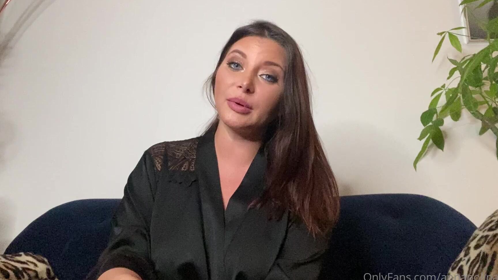 annapolinaxxxx-04-03-2021-2046447169-hello-pour-les-vid-os-personnalis-s-venez-en-dm-dick-rating-30-en-tips-avec-3