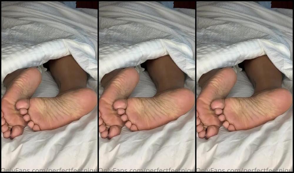 Iwantnique Onlyfans My Feet Are So Dry Don T Just Stare Give Me Something To Moisturize Them I Know E