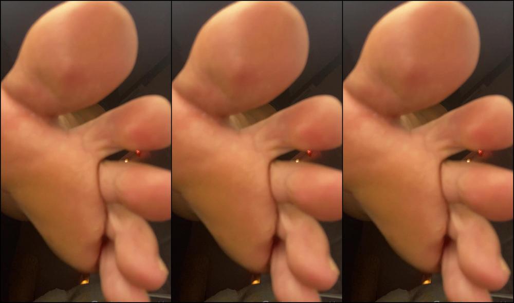 Goddessnutty I Am A Giant You Are Under My Feet And You Will Only Listen To My Commands