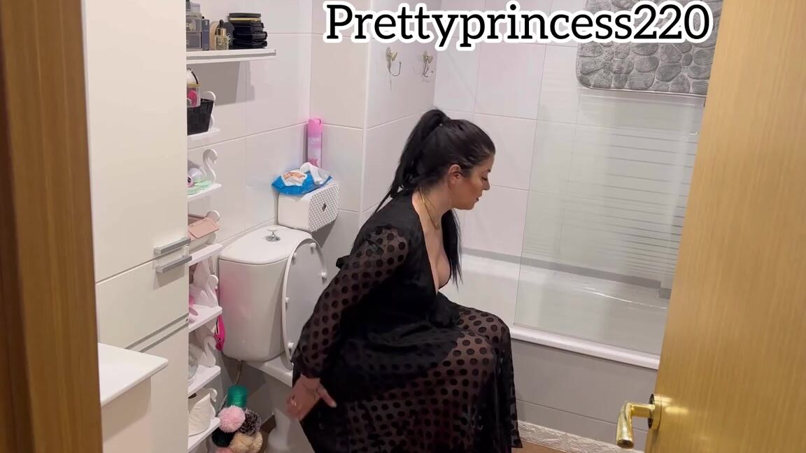 Prettyprincess220 03 14 2024 Onlyfans Video Sexy Stepmom Is Farting Loud In The Toilet