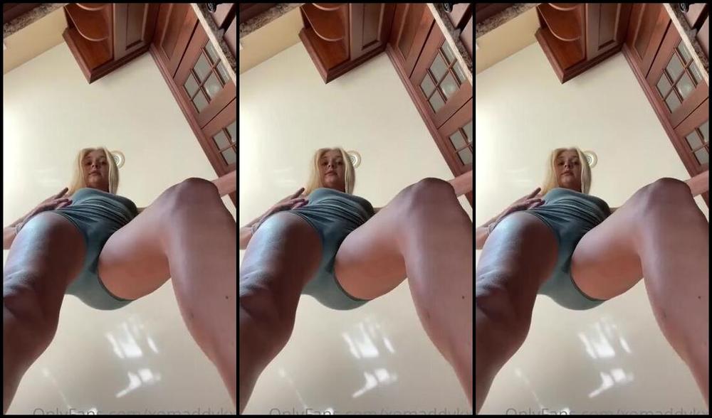 Goddess Kaylee Aka Xomaddykxo Onlyfans I Just Got Home And Now I Ve Gotta Deal With This Shit Great Gp