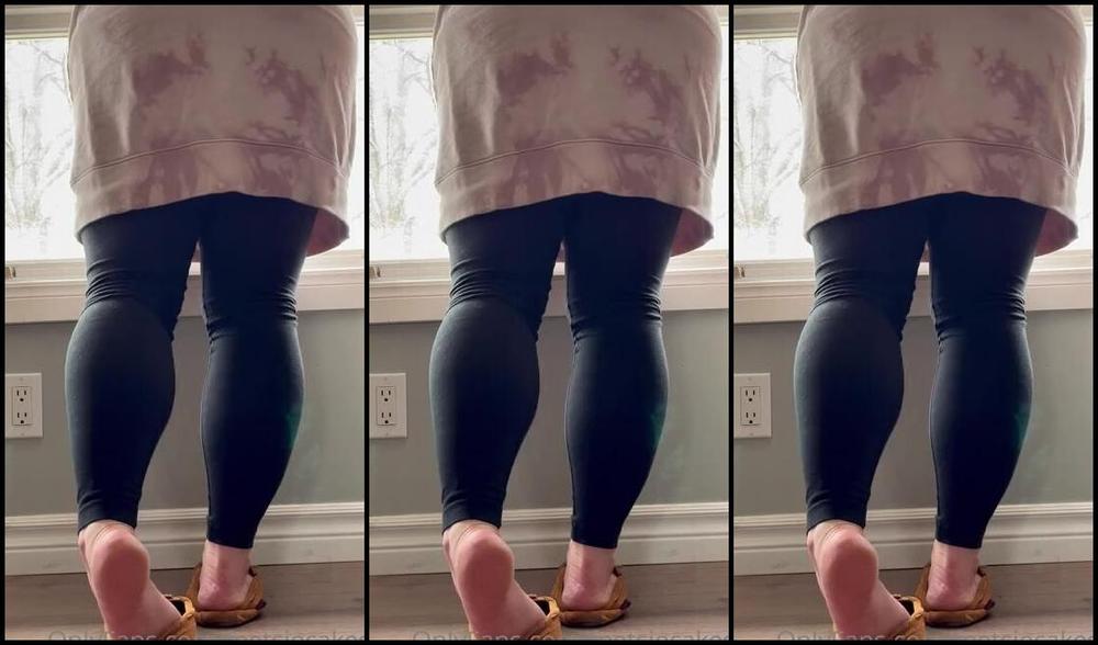 Caroline Aka Feetsiecakes Onlyfans Waiting On My Amazon Delivery Like