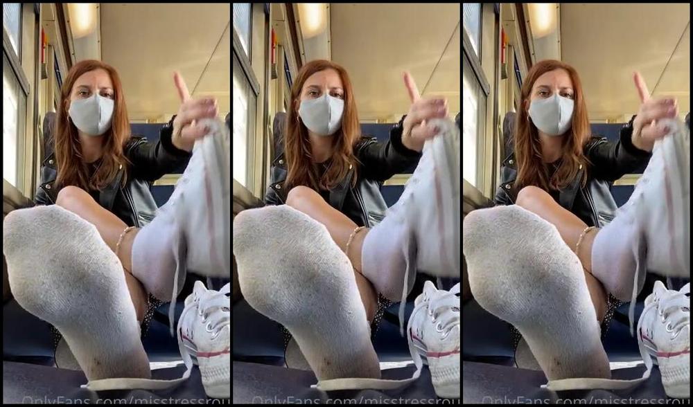 Gingeralesfeet Aka Misstressroux Onlyfans Showing Off My Feet On Italian Public Transportation Has Never Felt So Good Who S Dying To Smell