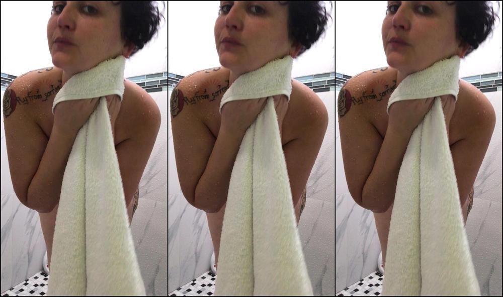 Thickii Nickii Drying Off The Wetness