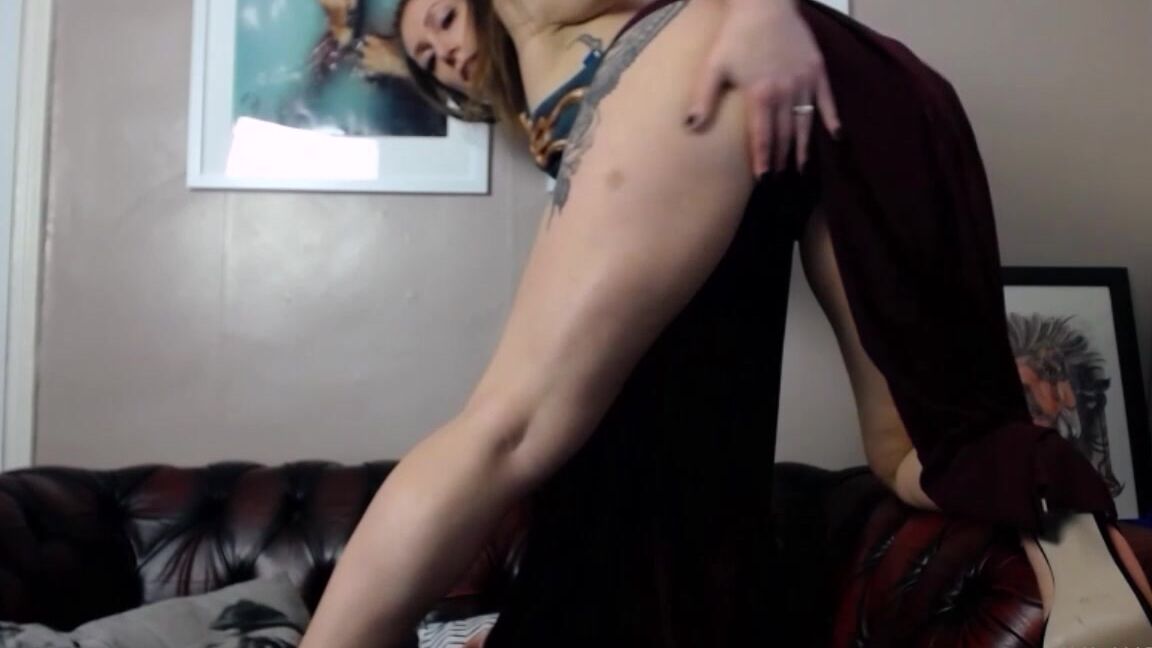 Ava Austen Maythe Thbewithyou Slave Leia Throwback Fucking A Big Dildo In That Gold Bikini