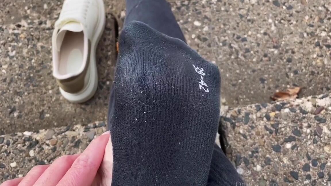 Goddessmona 91 Onlyfans Und Ich Weis Ganz Genau Du Willst Dran Schnuppern And I Know Exactly You Want To Sniff Itp