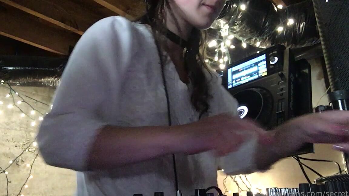 Secretlittle Come Dance Around With Me While I Dj Watch Out For A Lil Titty Flash Too Leave A