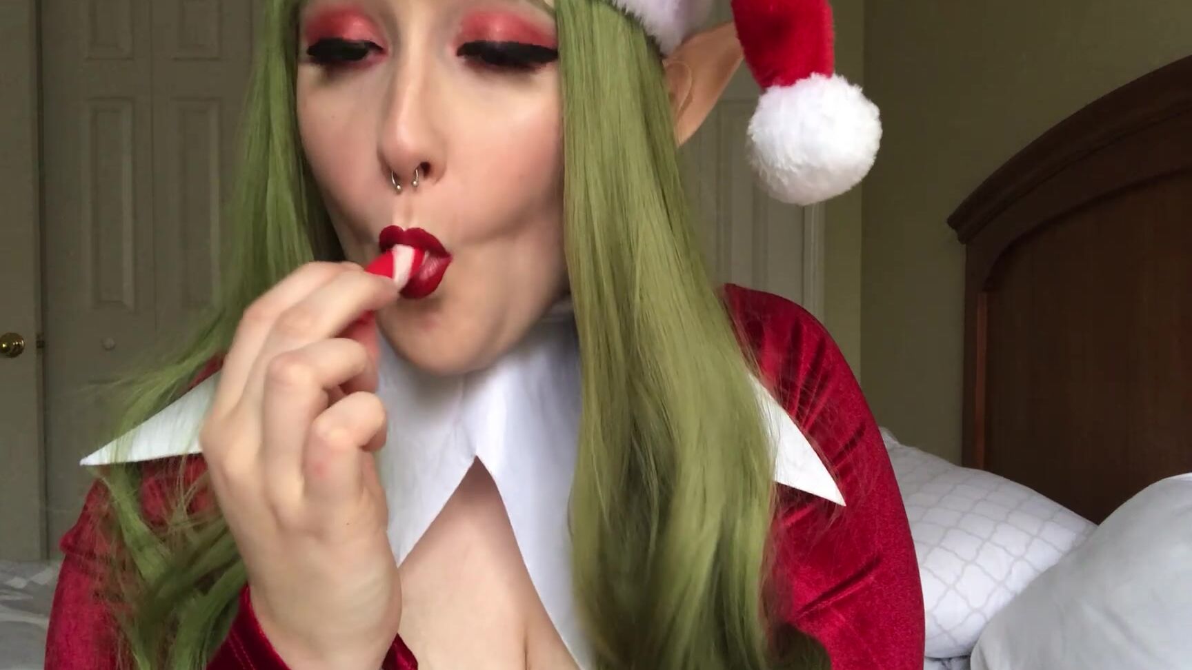 Cutie Bunbun Candy Cane Sucking