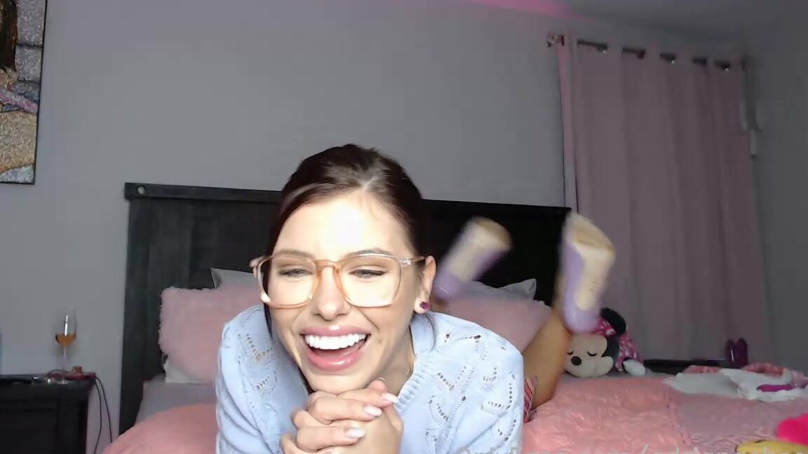 adrianachechik-11-04-2020-226067159-stream-started-at-04-11-2020-01-04-am