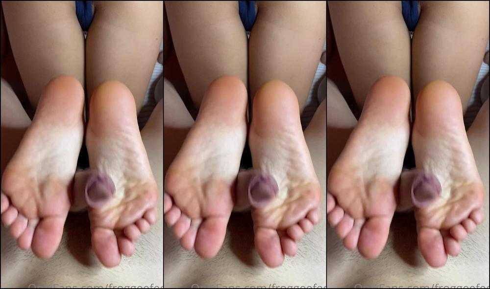 Froggeefeetvip Enjoy In The View Of My Booty While I M Giving Him Good Footjob Getting So Horny And W