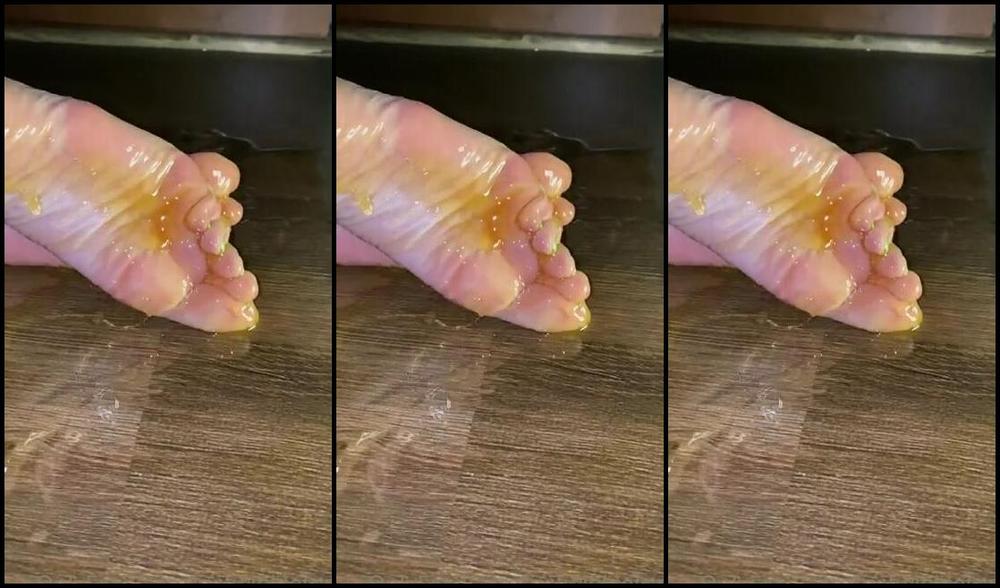 Waifu Jess Nicknamed Waifufeetmilkog Onlyfans Honey Bunny Next Time I M Eating It Off My Feet 21