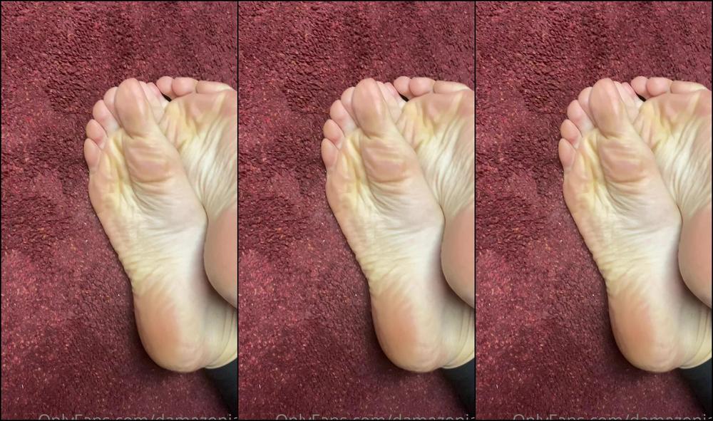 mistress damazonia 19 12 2020 fresh pedicure who likes my feet hit that like button show some love Onlyfans