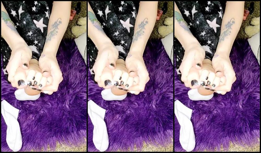 Mssjada Nicknamed Mssjada Onlyfans I Just Touched Up My Nails And Toe Nails Its Been Cold I Need To Put Lotion On My Feet I Thought