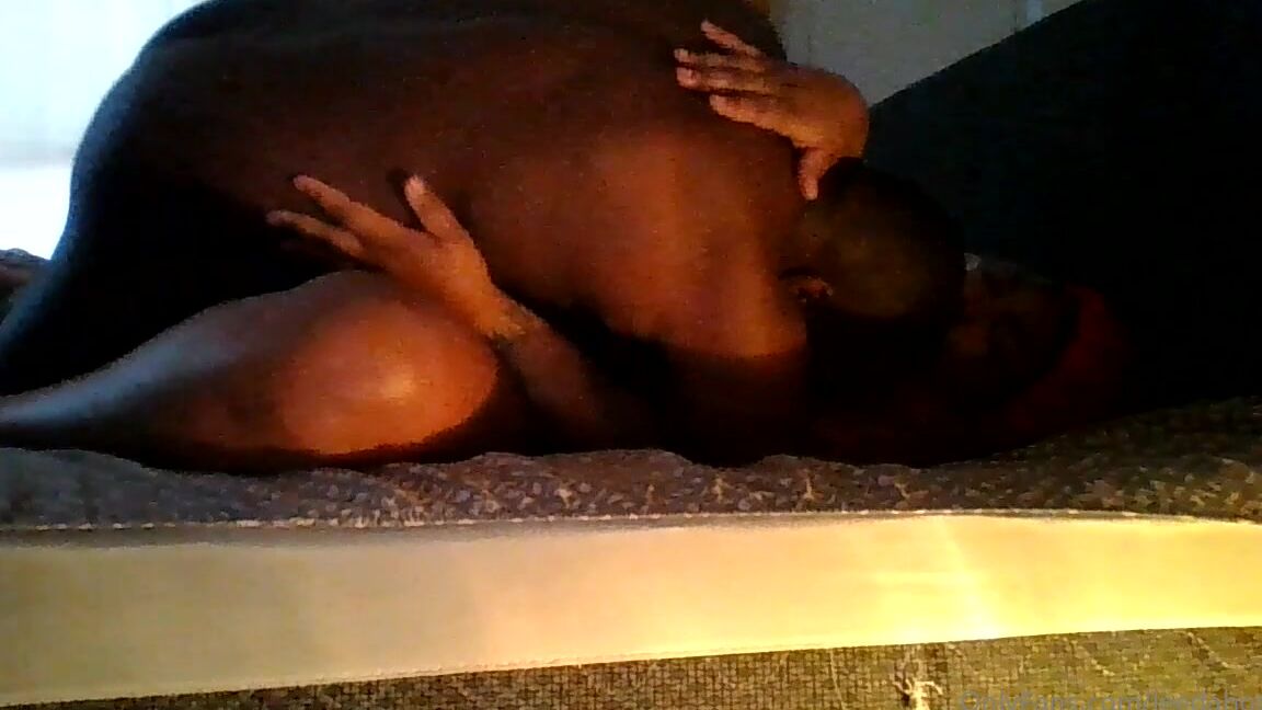 Leedahotwife Waking Him Up To Head Some Wet Ass