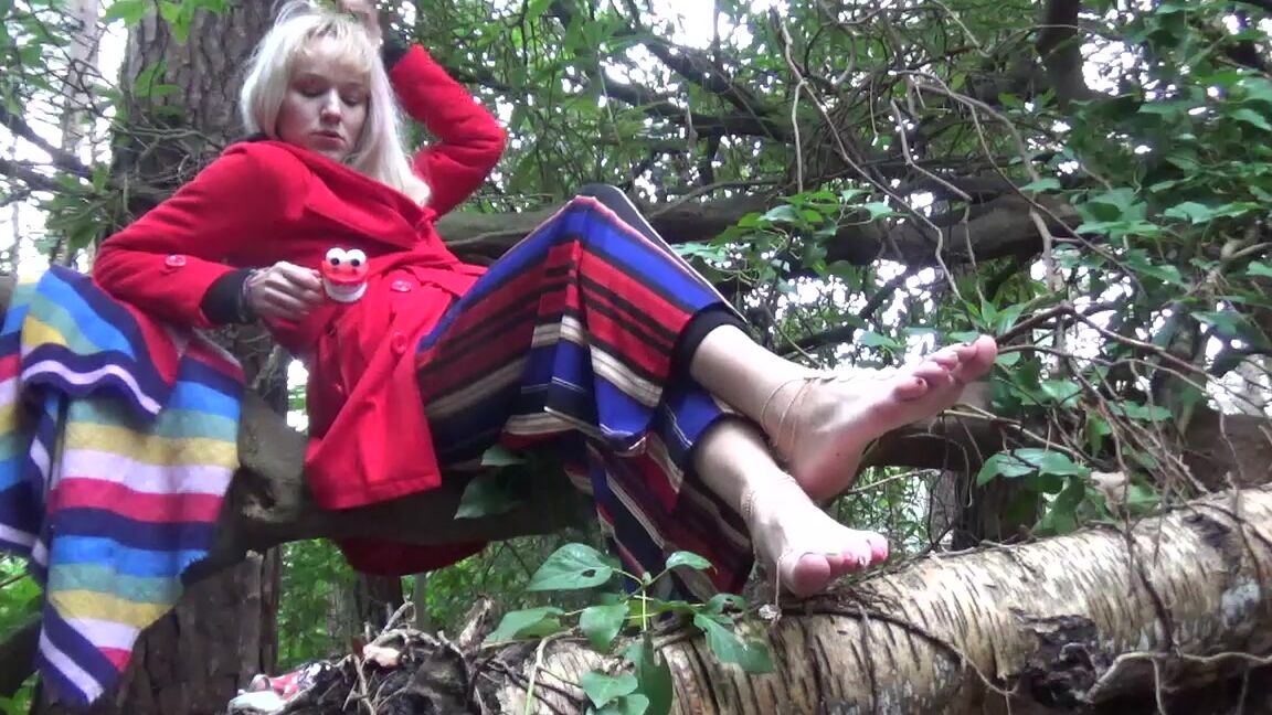 Goddess Vanessa Barefoot Branch Manager