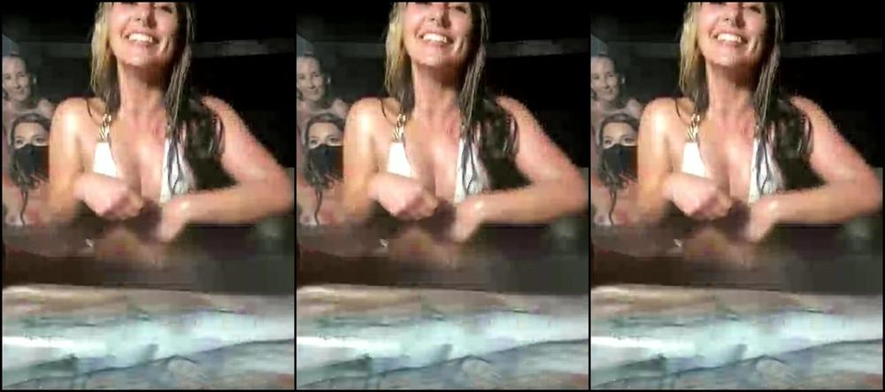 moodyfeet-07-04-2021-2075966803-live-with-cosmicstarlight-mathema-kitten-missarcana