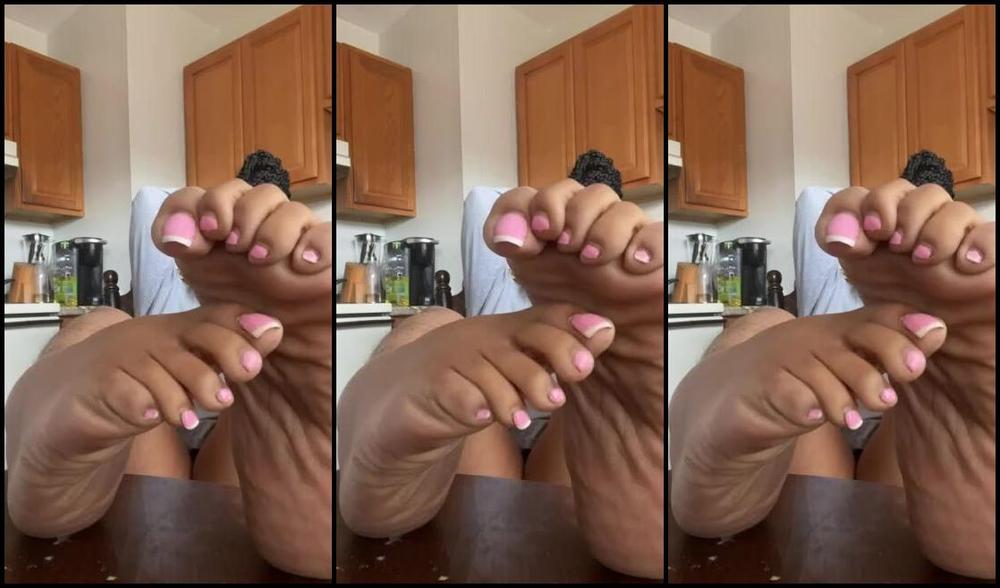 Foot Therapy Nicknamed Atlfoottherapy 03 23 2023 Onlyfans Video Stroke To My Sweaty Soles