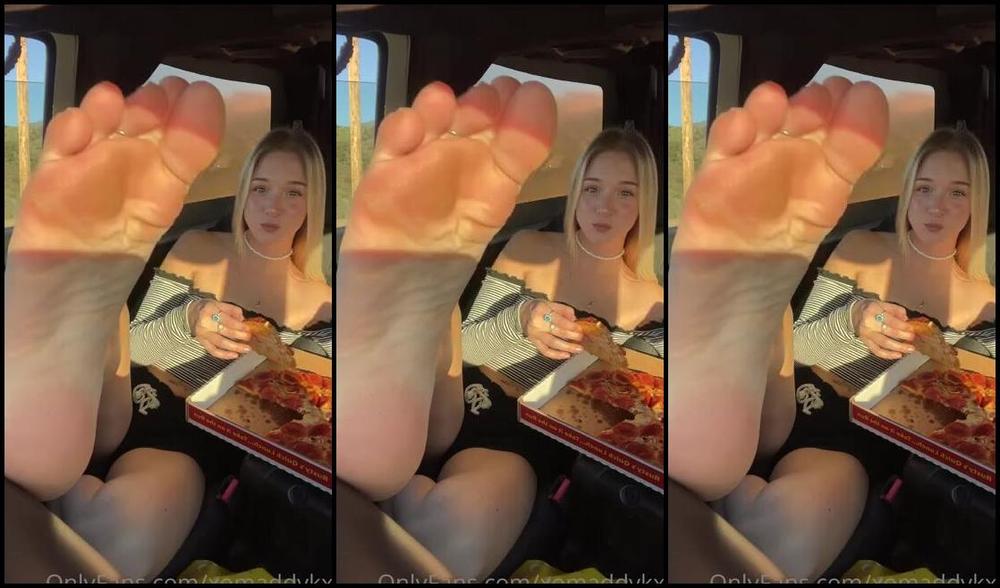 Goddess Kaylee Aka Xomaddykxo Onlyfans Come Eat Pizza W Me And My Sweet Soles Xoxop