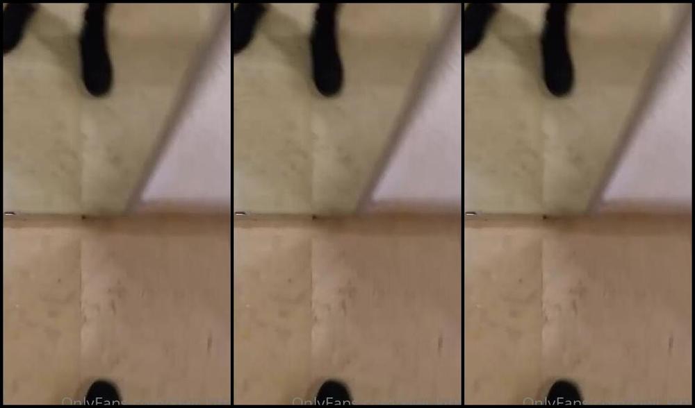 Kiwi Kitty Voici Une Vid O O Je M Exhibe En Portant Un Plug Des Pinces T Tons Et Une Laisse