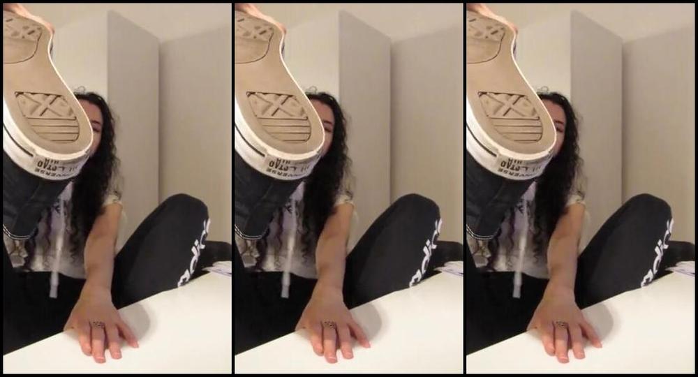 Neolasoles Nicknamed Neolasoles Onlyfans Return Of The Converse Ynd