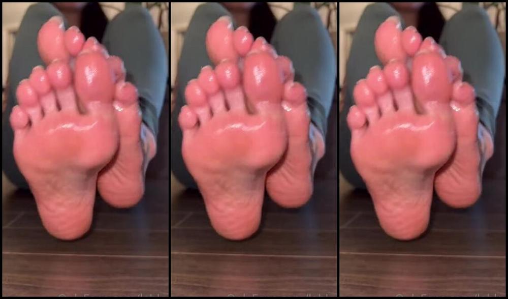 Kala Lehlani Onlyfans Oiled Up My Soles After Yoga Class So Much Good Stretching My Body Feels Amazing And I Want Youp