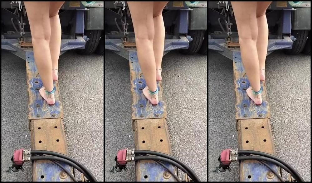 Frejas Submissive Feet Nicknamed Frejassubmissivefeet Onlyfans I Was Dropped Off At A Car Store An Industrial Area Surrounding Me I Needed