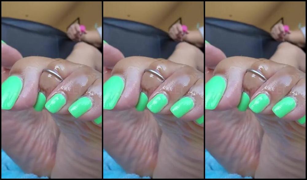 Thedcfootqueen Onlyfans Joi My Achy Soles Need A Nice Rub I Got The Oil Just Bring Your Dickp