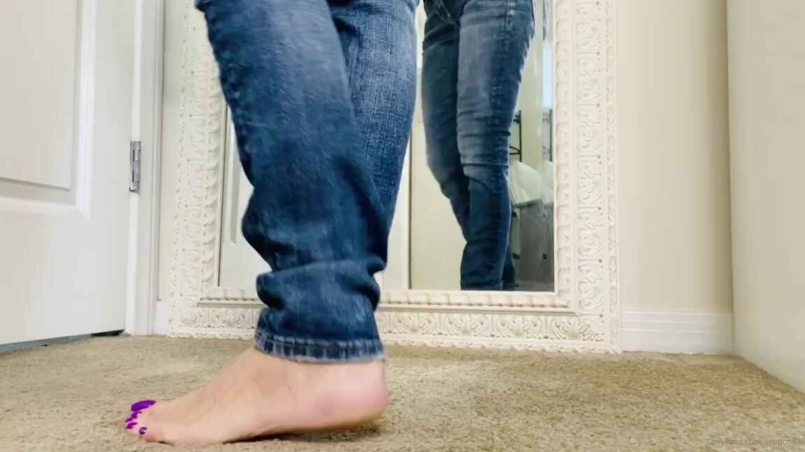 Nikki Ashton Aka Eroticnikki Onlyfans Feet Feet Feet What Would You Do With Them