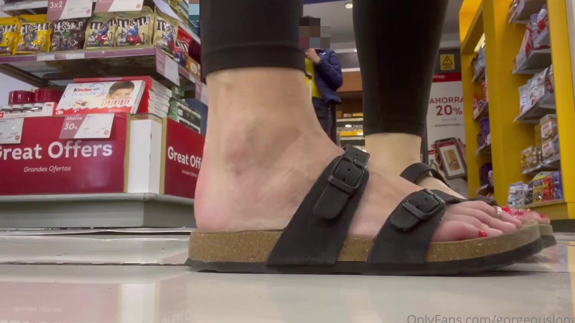 Gorgeous Long Toes Nicknamed Gorgeouslongtoes Onlyfans Gorgeouslongtoes Stretching In The Airport Before A Flight Think Anyone Noticed