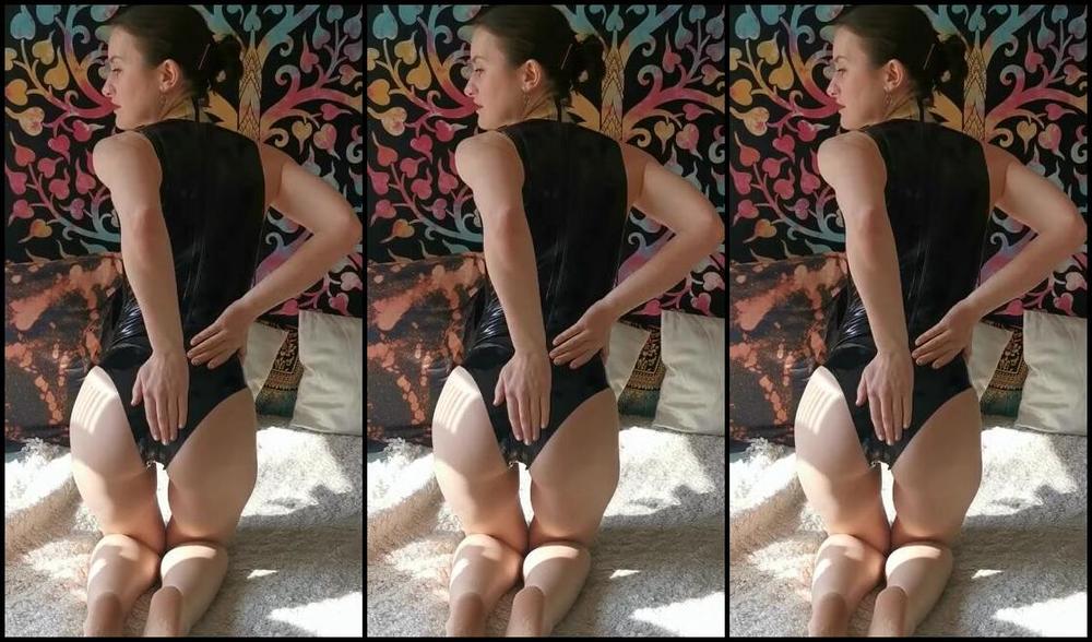 Miss Flora Nicknamed Missfloraberlin Onlyfans My New Sub Funded Latex Leotard Feels So Good What Do You Think