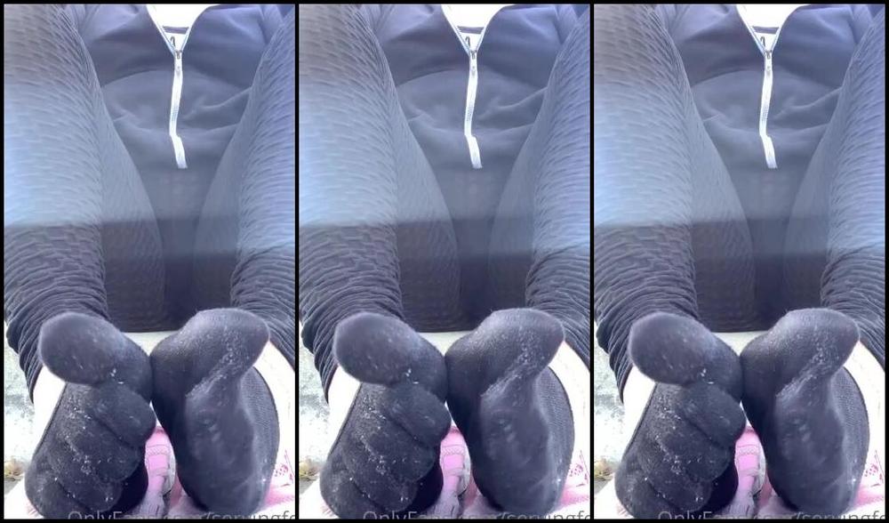 Servingbarefeet Aka Servingfet Onlyfans Some Stinky Feet To Motivate You On A Monday