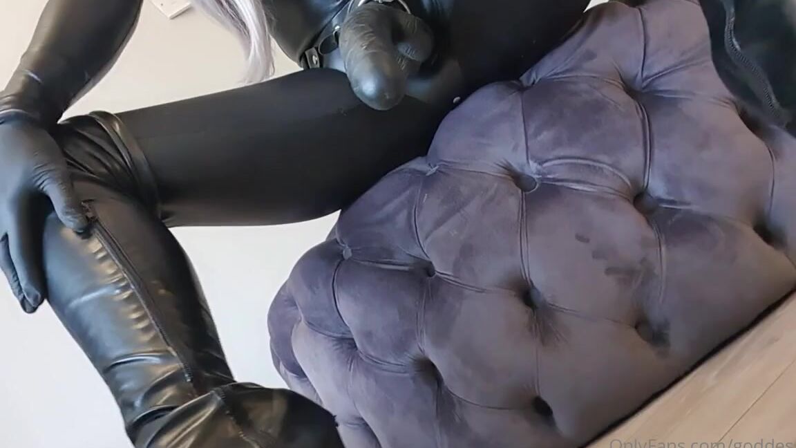 Miss Evie Lock Nicknamed Missevielock Onlyfans Mmm Down At My Boots Mouth Open Wide Waiting For My Cock