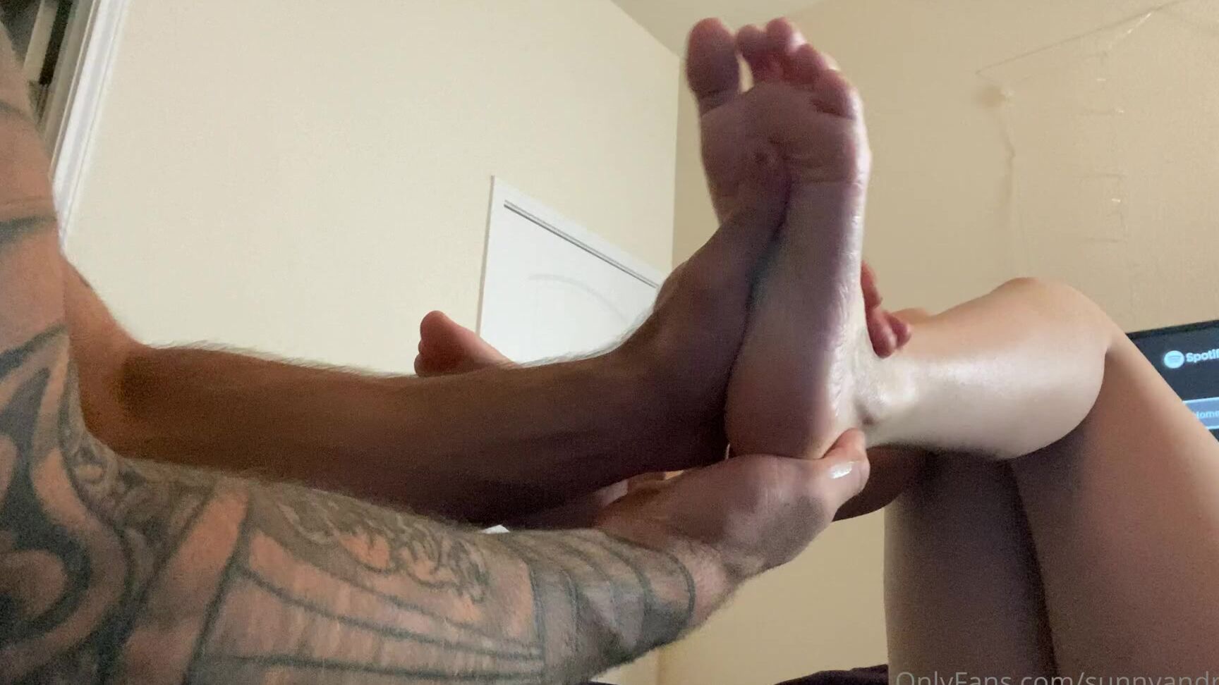 Sunnyandraven 2020 08 28 786041103 Boobies And Sunny Giving Me A Foot Massage