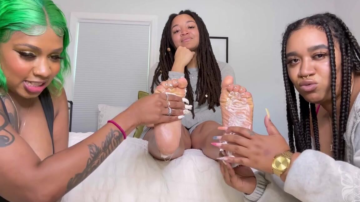 Iwantnique Onlyfans After Traveling To Charlotte Kat Definitely Needed A Foot Massage Also Her Feet Were A Little