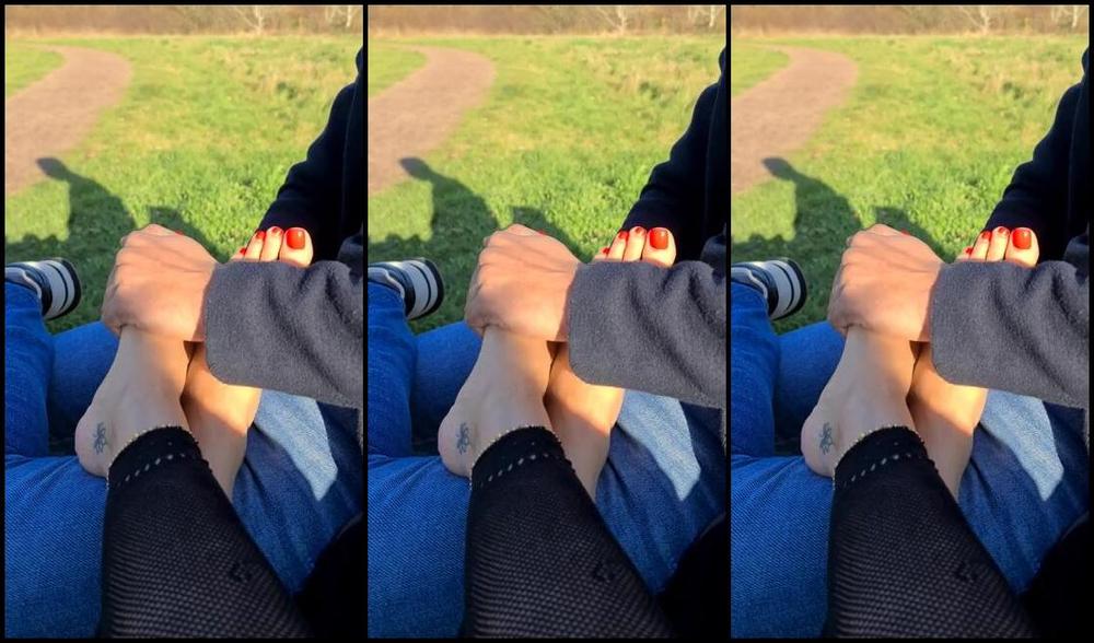 Feetbysherri Onlyfans Foot Massage On A Wintery Day