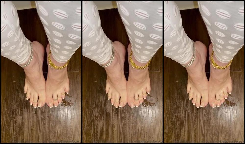 Fendi Feet Aka Goddessfendi Onlyfans Custom Vid My Client Allowed Me To Share Spit And Marshmallows For The Holiday Season You D Ratherp