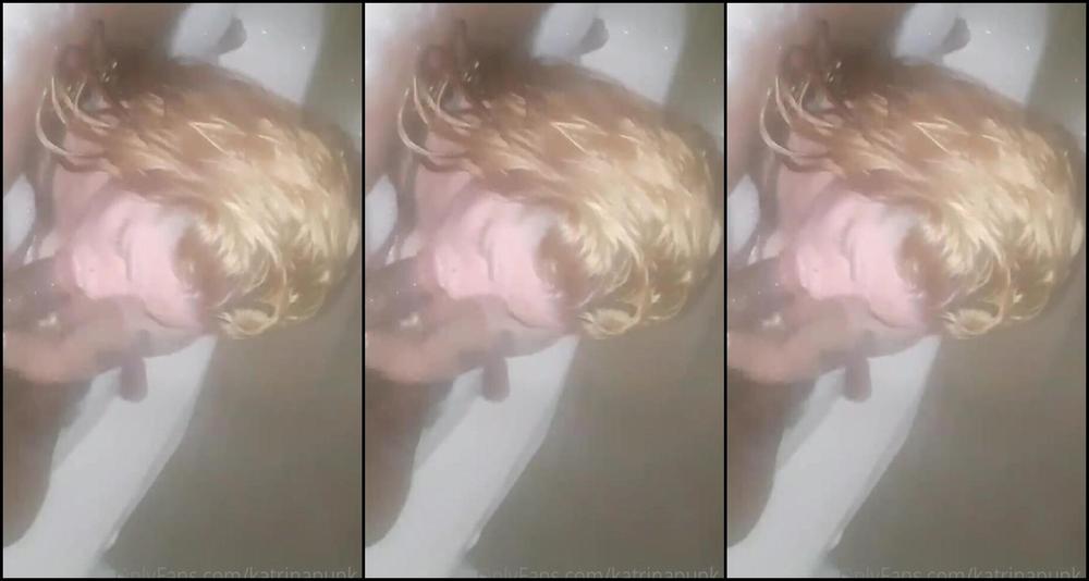 Katrinapunk Una De Las Cosas Mas Lindas Es Chupar La Pija En La Ba Era