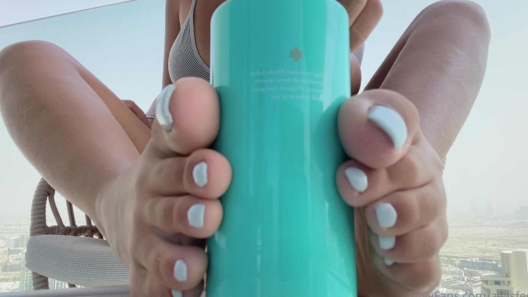 Ayasfeetgirl Hello Je Suis En Vacances Dubai Il Fait Chaud J Ai Besoin D Tre L Ais